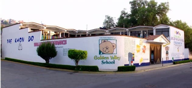 Fachada de Golden Valley Kindergarten en Valle Dorado, Tlalnepantla